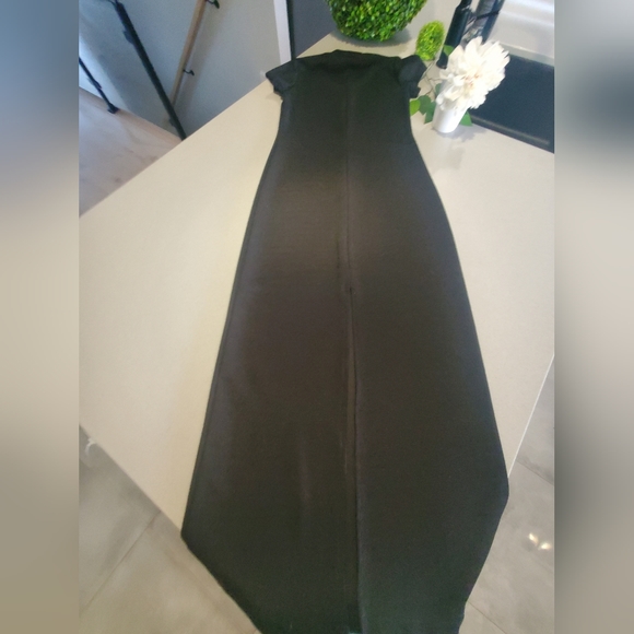 DYNAMITE Superbe robe maxi noire unie à manches courtes - Picture 4 of 6